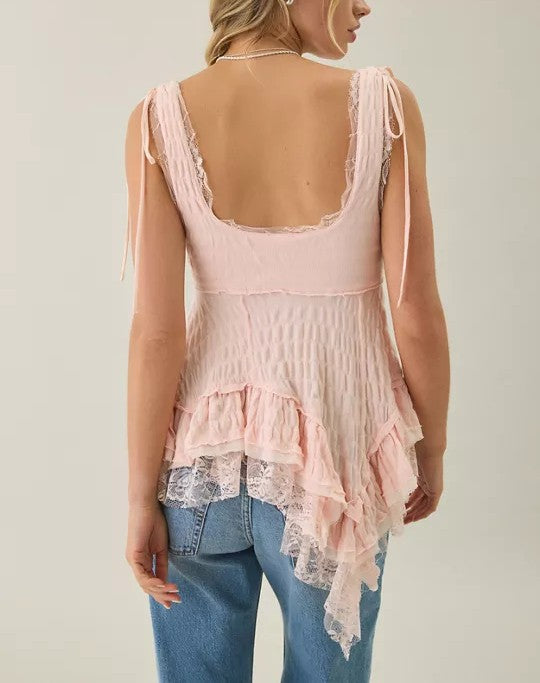 Top camisola rosa babydoll con lazos, volantes y encaje asimétrico