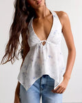 Top halter estampado floral azul, corte babydoll y bajo asimétrico